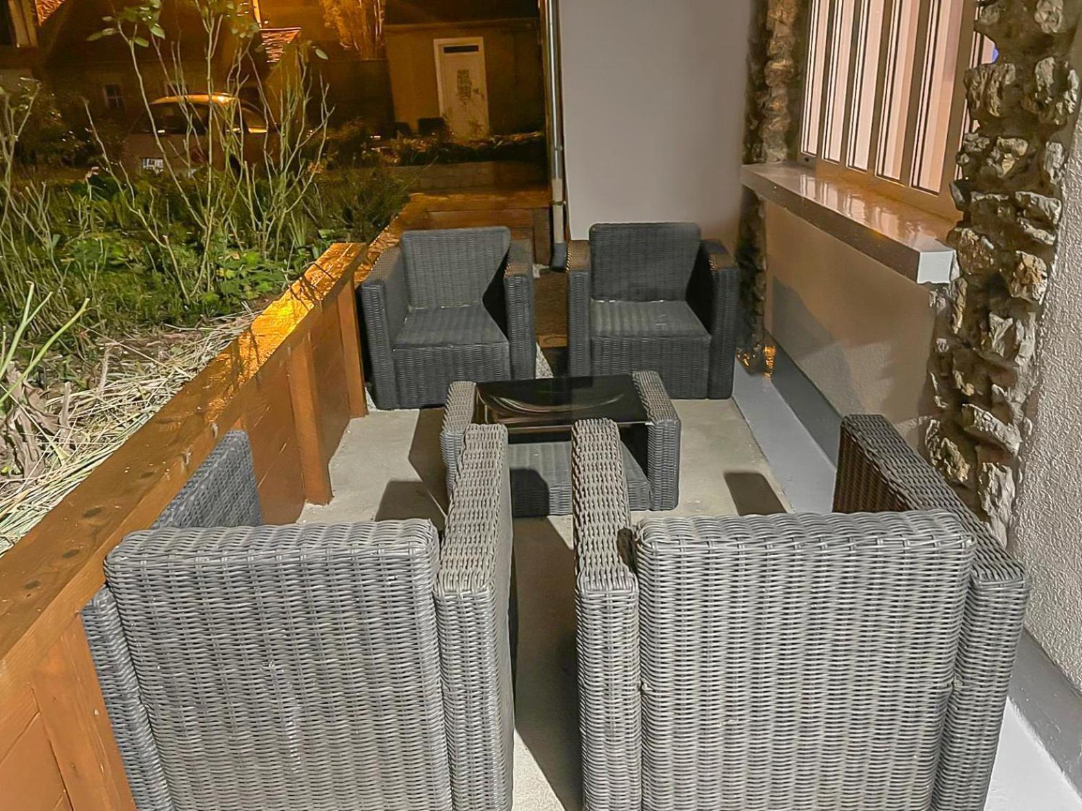 Terrasse 2 Parking Prive Entre Guillemets Hébergement de vacances Brétigny-sur-Orge